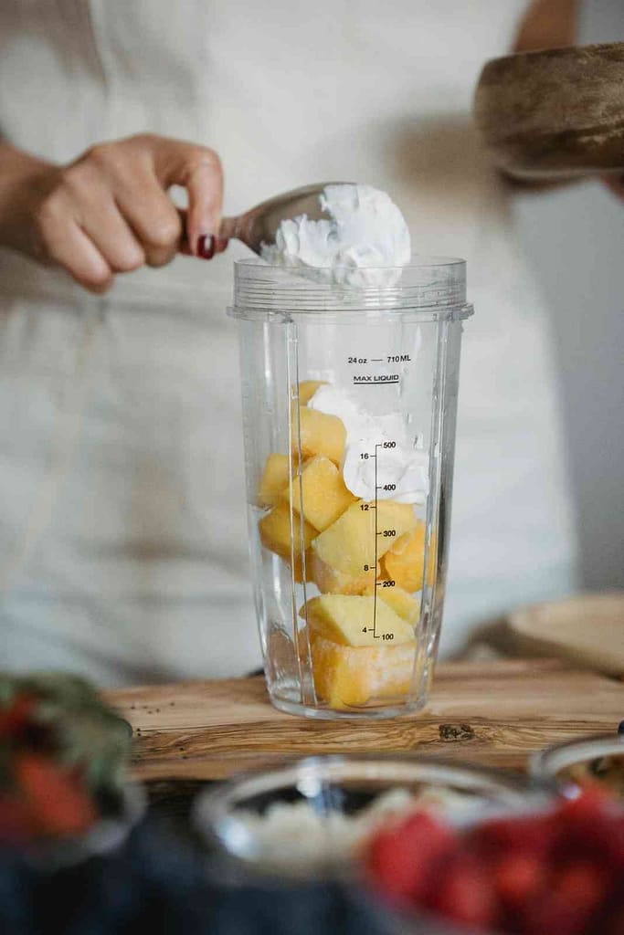 making juice in the blender